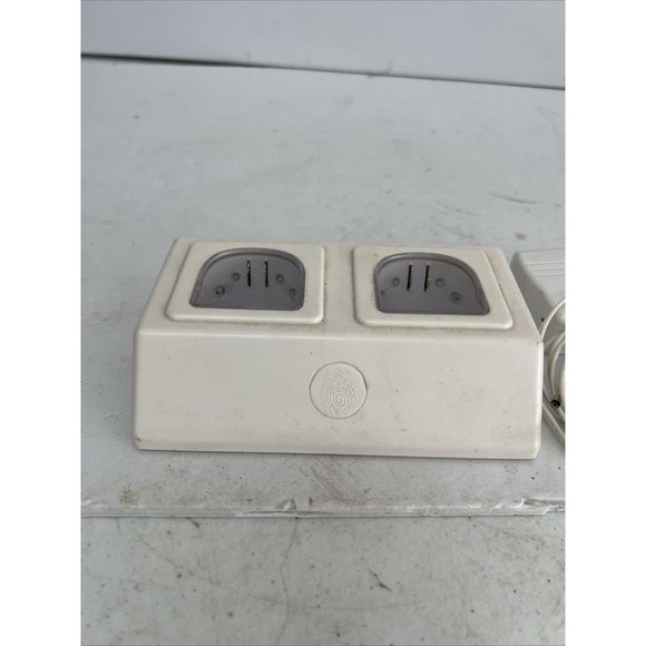 Psyclone Essentials Wii Controller Dual Recharge Charge Station PSE530 - Picture 2 of 8